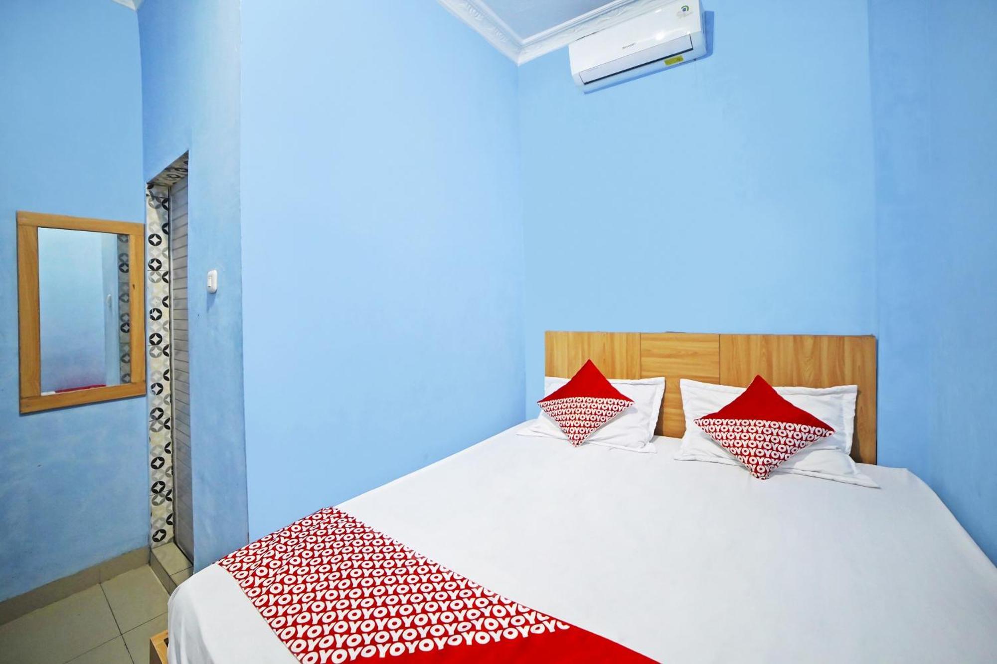 Oyo 90922 Gurusinga Guesthouse Medan Exterior photo