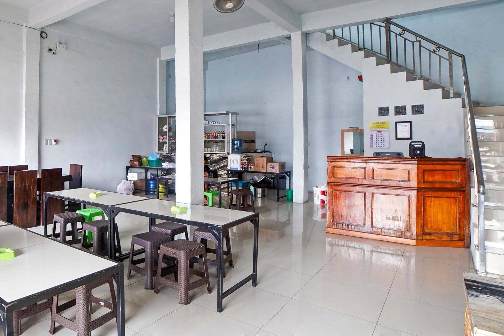 Oyo 90922 Gurusinga Guesthouse Medan Exterior photo