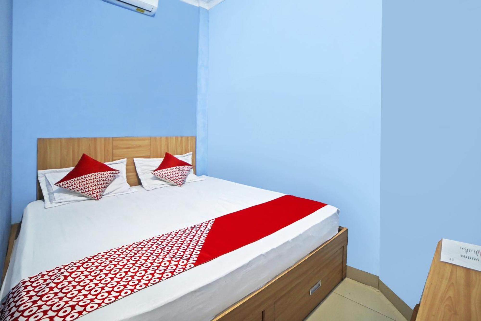 Oyo 90922 Gurusinga Guesthouse Medan Exterior photo